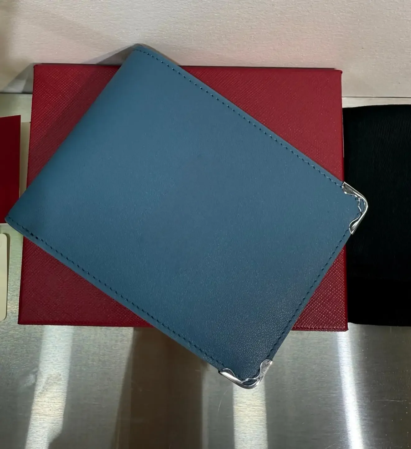 This Stylish and Luxurious Wallet/card Holder Is Crafted From Top-grain Calfskin and Features A Simple Yet Sophisticated Design.