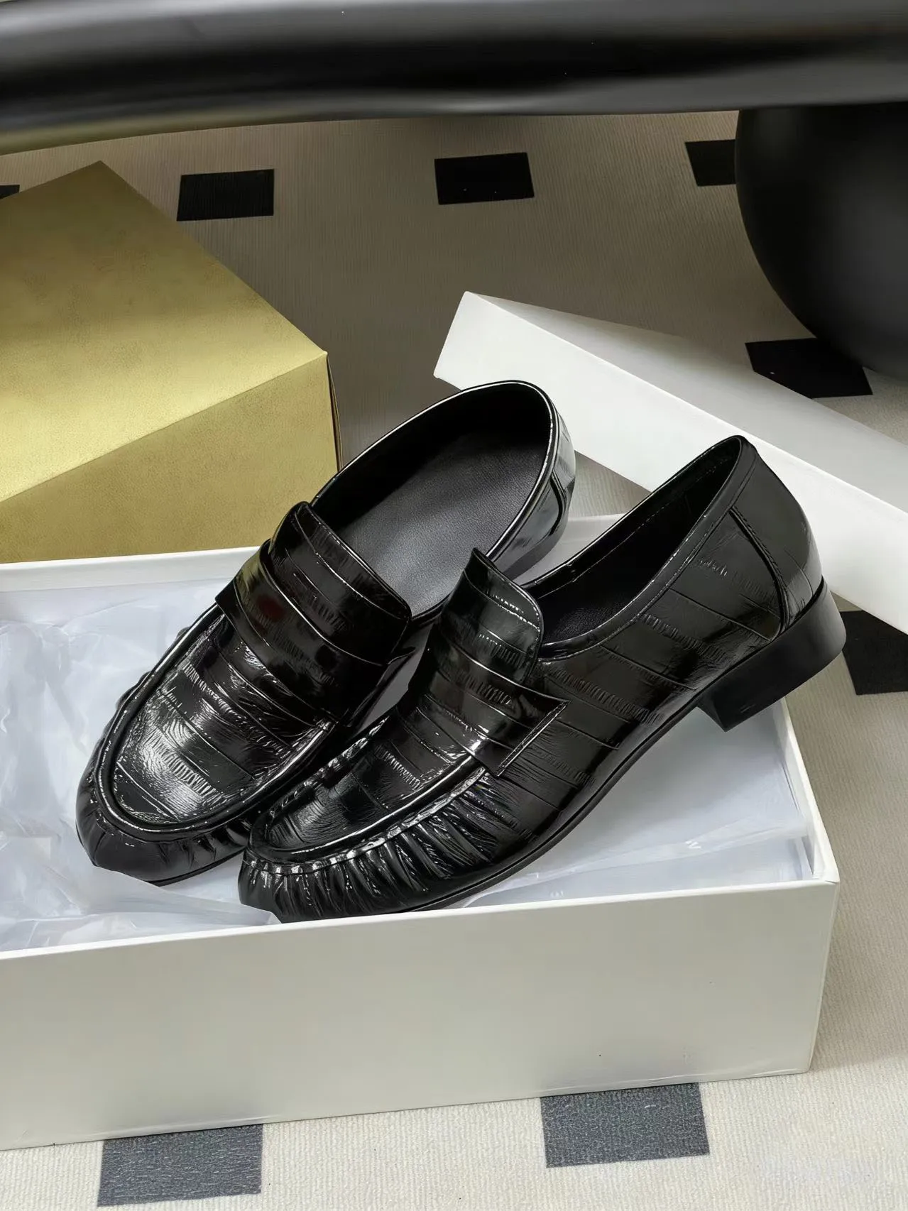 

Women Soft Loafers Eel Skin Leather Round Moc Toe Low Stacked Heel Vamp Strap Shoes