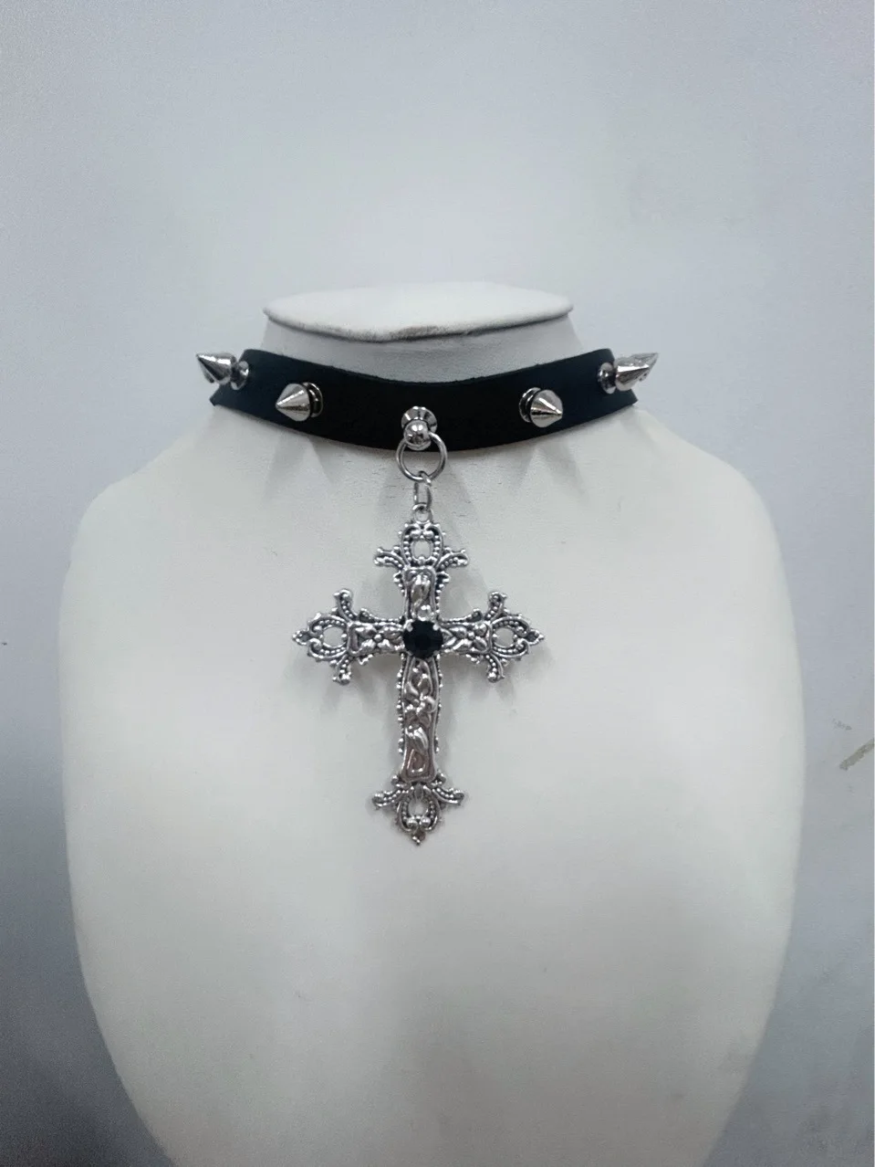 American Style Spicy Girl Cross Red Diamond Pendant For Women High-End Choker Party Necklace Early Spring Clavicle Chain