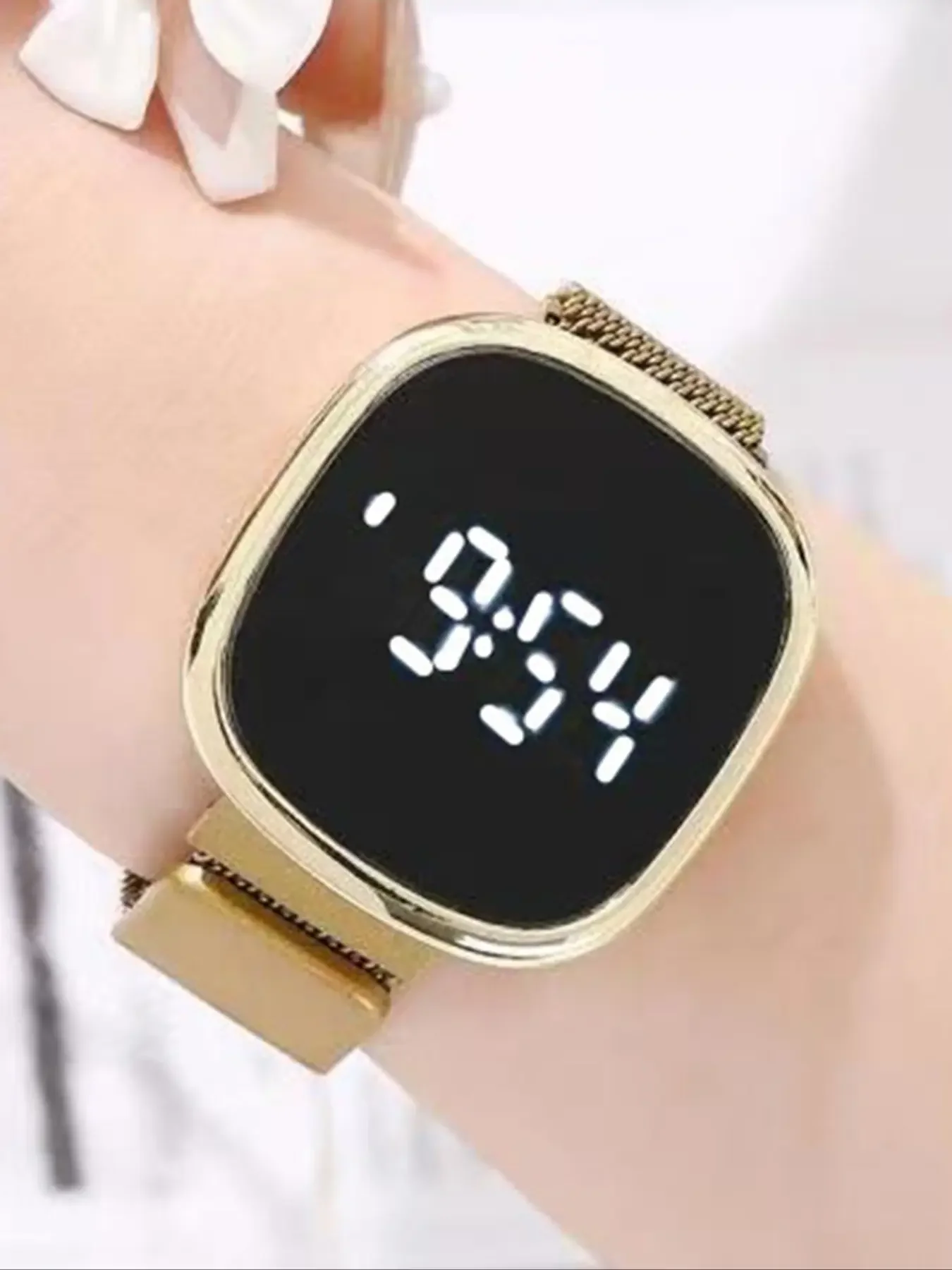 6pcs Fashionable and minimalist LED circular electronic watch for male and female students sports fashion electronic watch