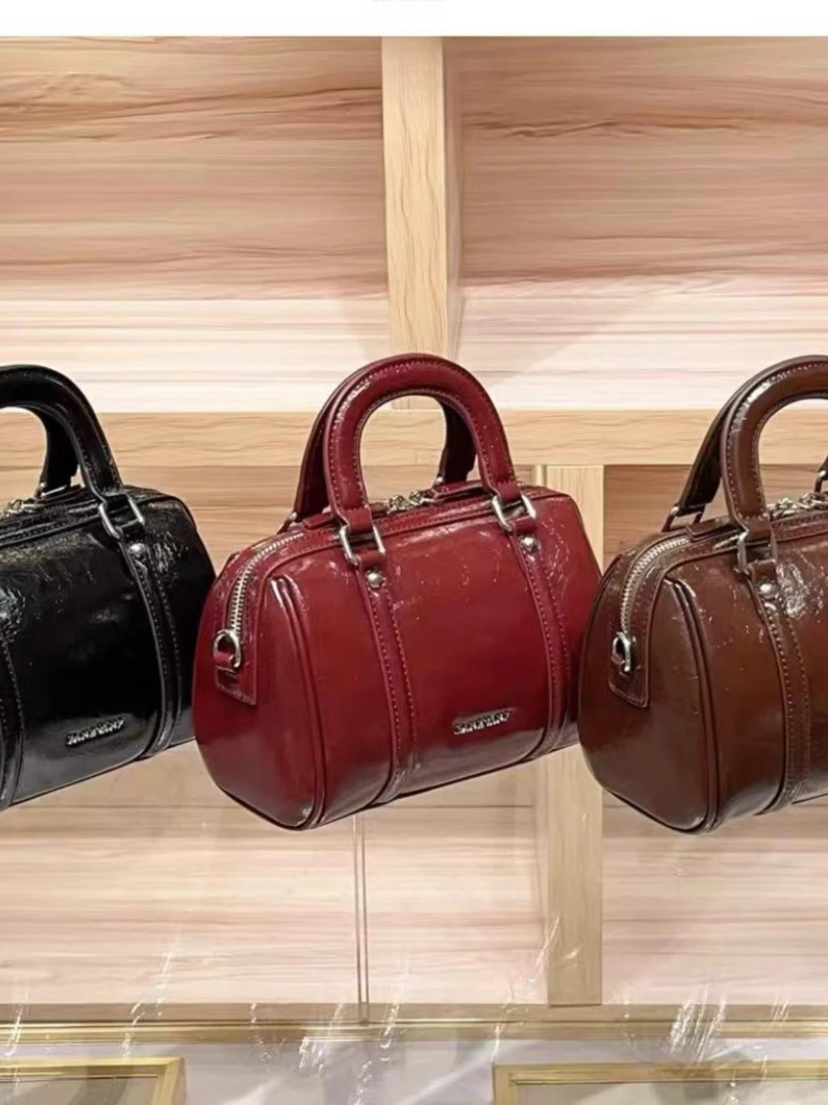 

Stylish and Luxury Pillow Bag with Charming Retro Solid Color Simple Women's Popular and Versatile Boston Bag for Banquet