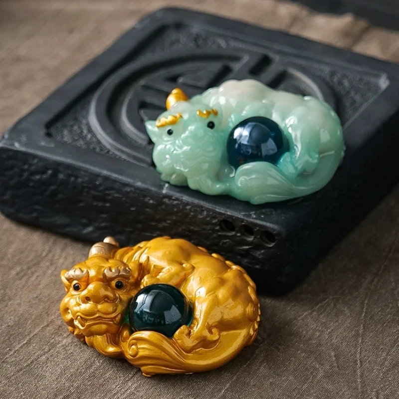 Color-Changing Wealth-Attracting Pixiu Tea Pet - Handmade Resin Craft Feng Shui Home Decor Mini KungFu Tea Table AccessoriesGift