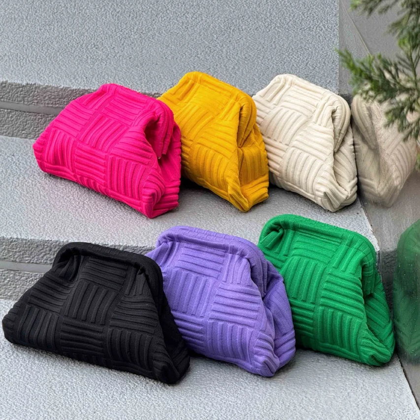 

2026 Women's New Knitted Makeup Bag Large Capacity Versatile Daily Color Contrasting Handbag