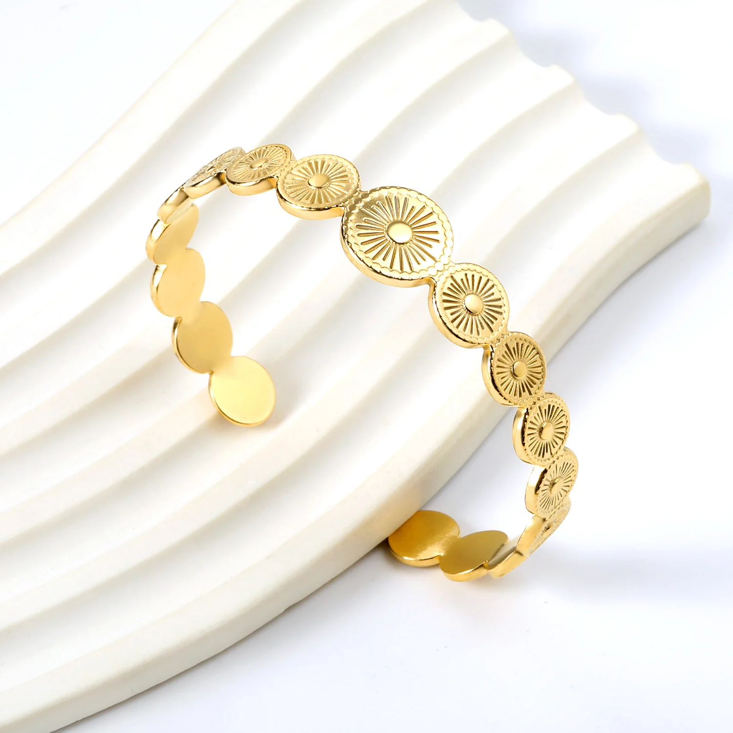 LUXUKISSKIDS Vintage Leaf Pattern Open Cuff Bangles Boho Golden Hard Bracelet Hollow Out Geometric Charms Jewelry Girls/Ladies