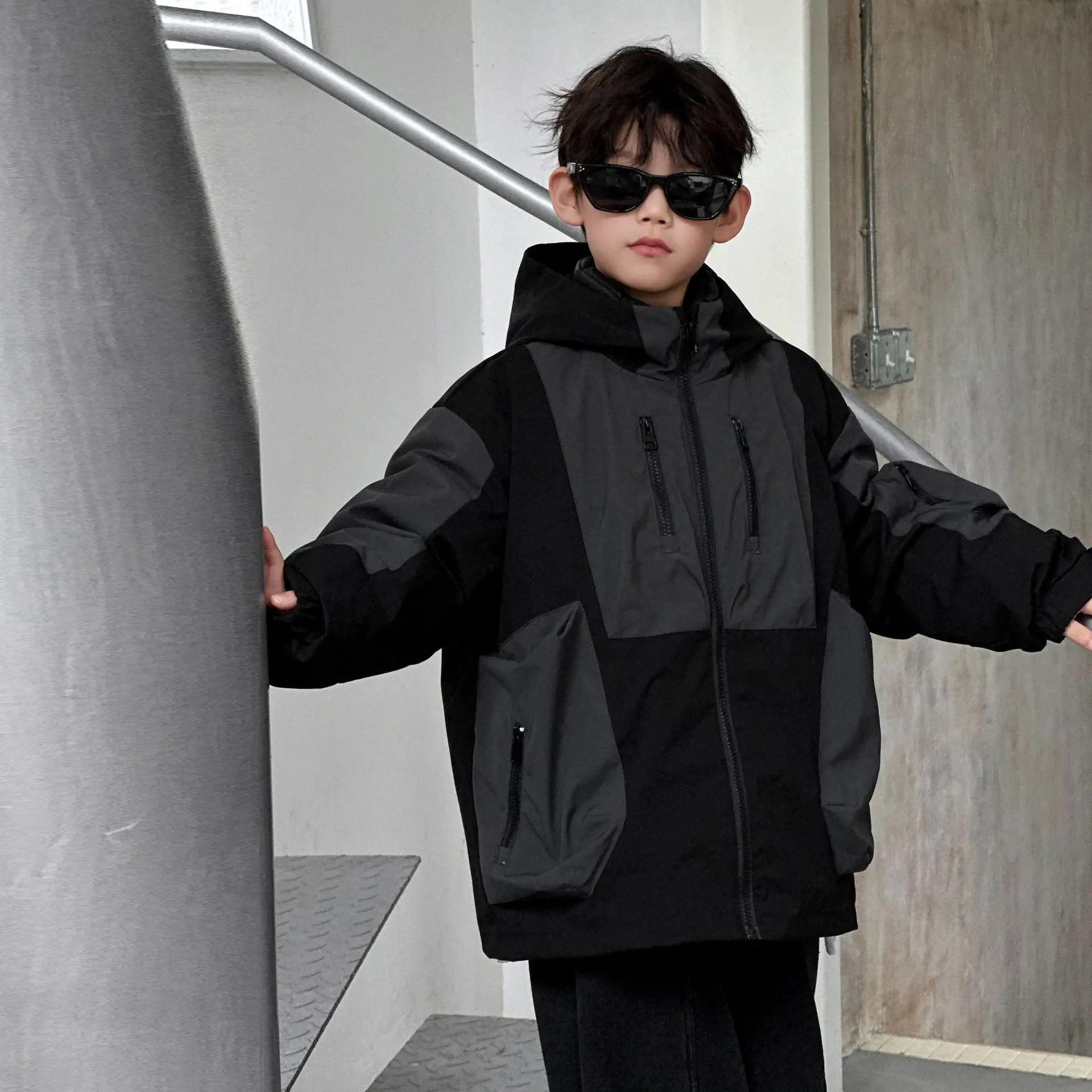 2025 New Children's Loose Handsome Stormtrooper Jacket Middle and Small Children's Hooded Warm Top Men's Autumn and Winter Coat