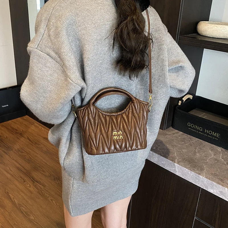 

Luxe Textured Underarm Bucket Bag, Niche Design Shoulder Purse, Women's Chic Day to Night Crossbody, Casual Sling Bag