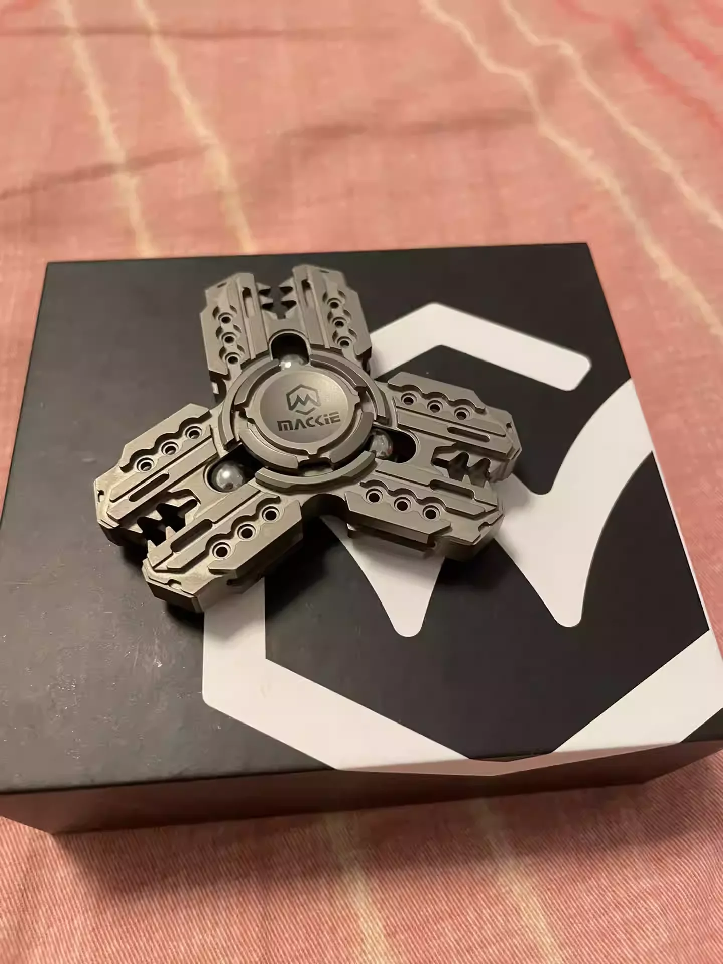 

McKee's Three Leaf Titanium Overeating Fingertip Gyroscope EDC