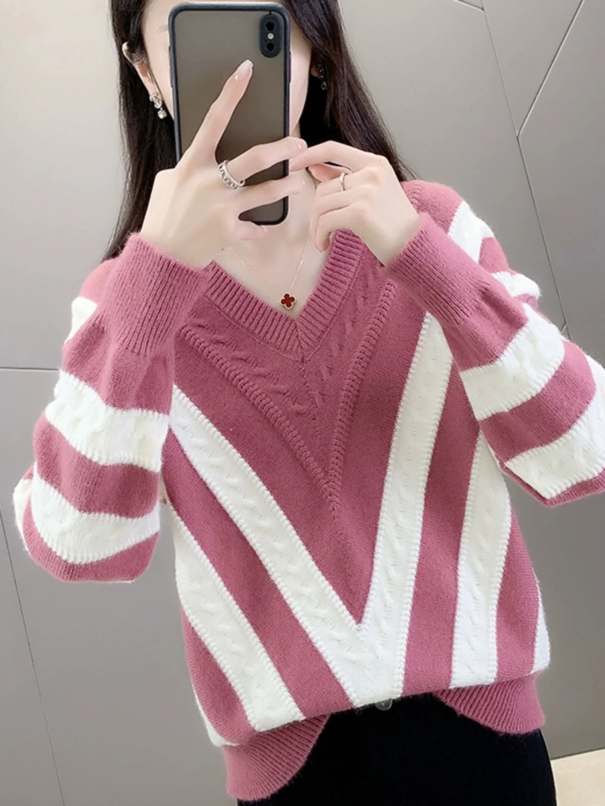 

Новый весенний женский свободный вязаный свитер с v-образным вырезом и полосками, модная вязаная основа, топ irt