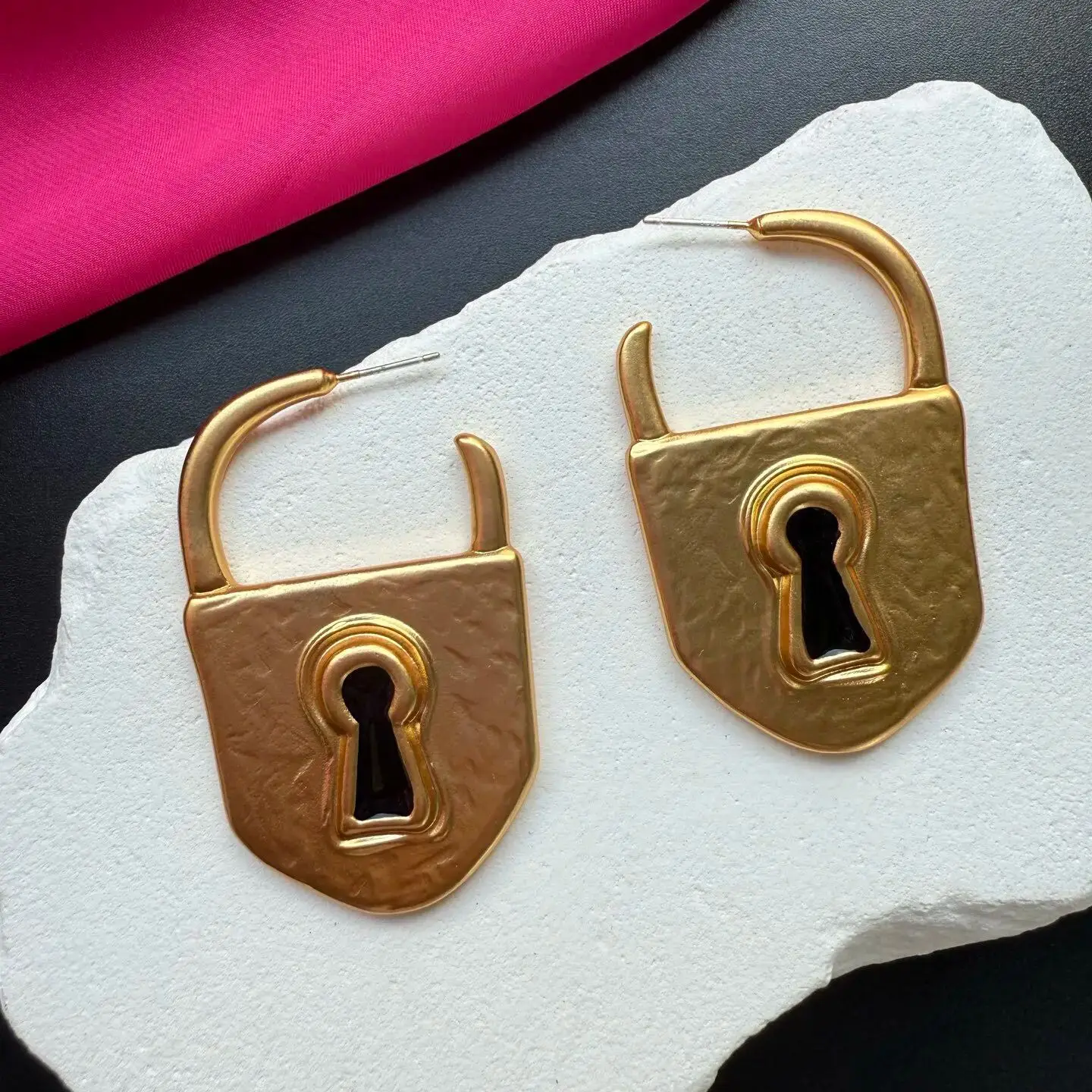 

2026 Fashion Designer Style Keyhole Gold Geometric Earrings Woman Europe America Jewelry