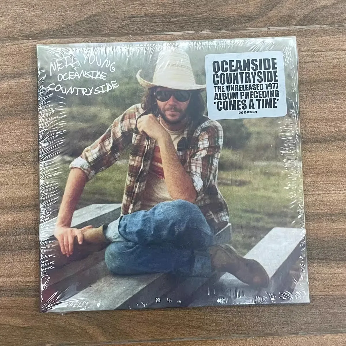 

Neil Young Oceanside Countryside – Unreleased 1977 Folk & Country Studio Album Preceding Comes A Time for Devoted Collectors