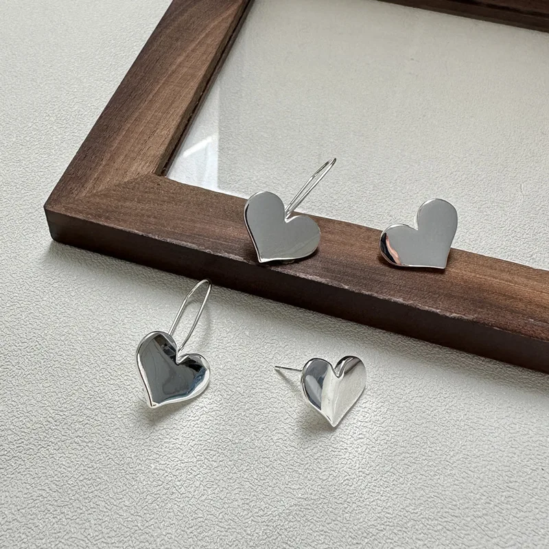 

Fashionable INS S925 Sterling Silver Smooth Simple Heart-Shaped Love Earrings