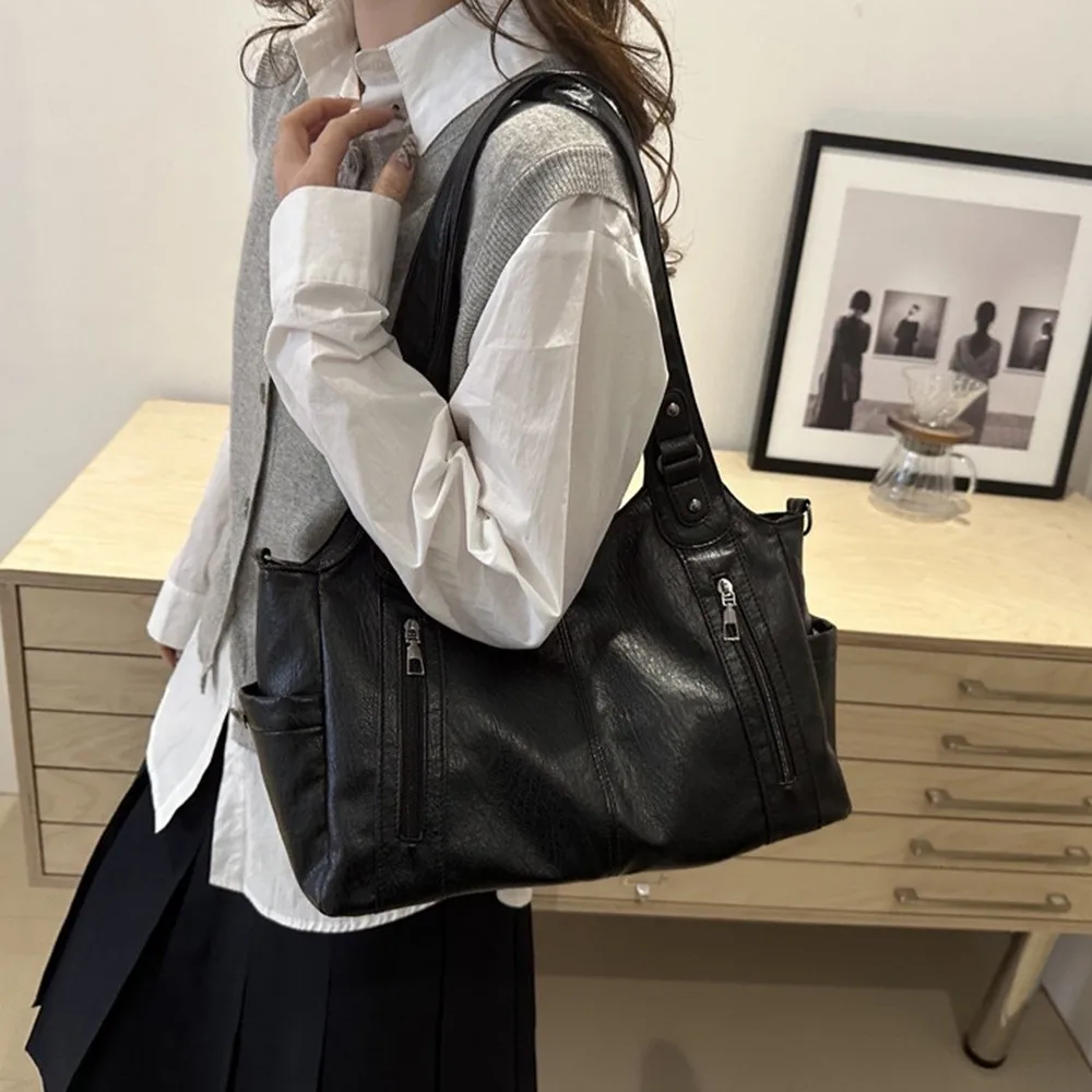

Casual Retro PU Shoulder Bag Large Capacity Soft Commuting Handbag Solid Color Locomotive Style Underarm Tote Bag Travel