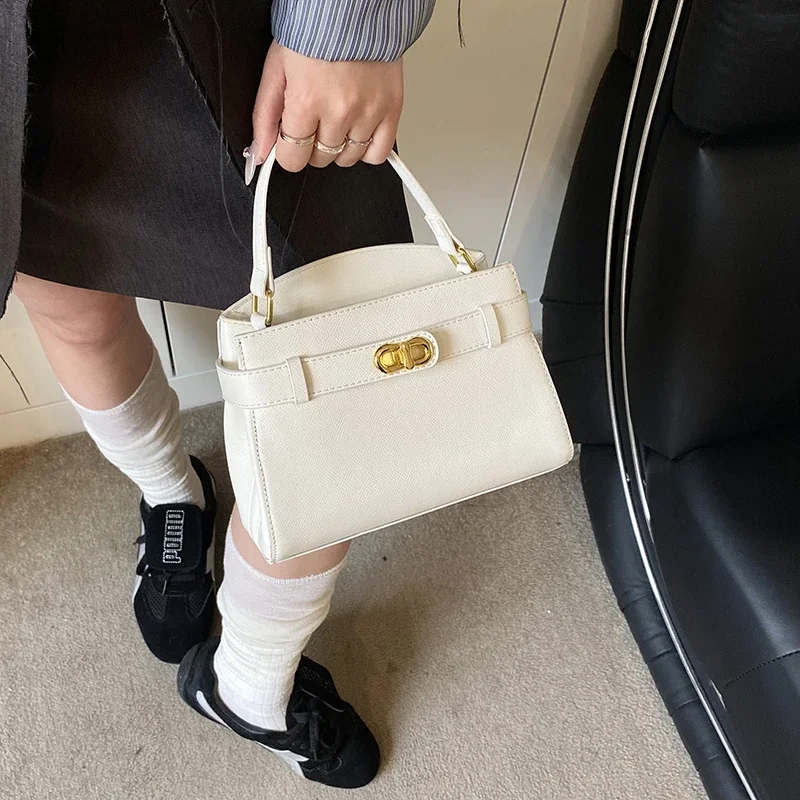 

Classic Leather Commuter Bag for Women Business Use with Elegant Simple Design and Solid Color Large Capacity