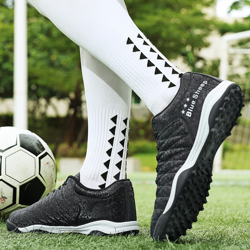 Trend minimalist soccer boots flexible cushioned insole antiskid turf sole matching daily grass field training sport footwear