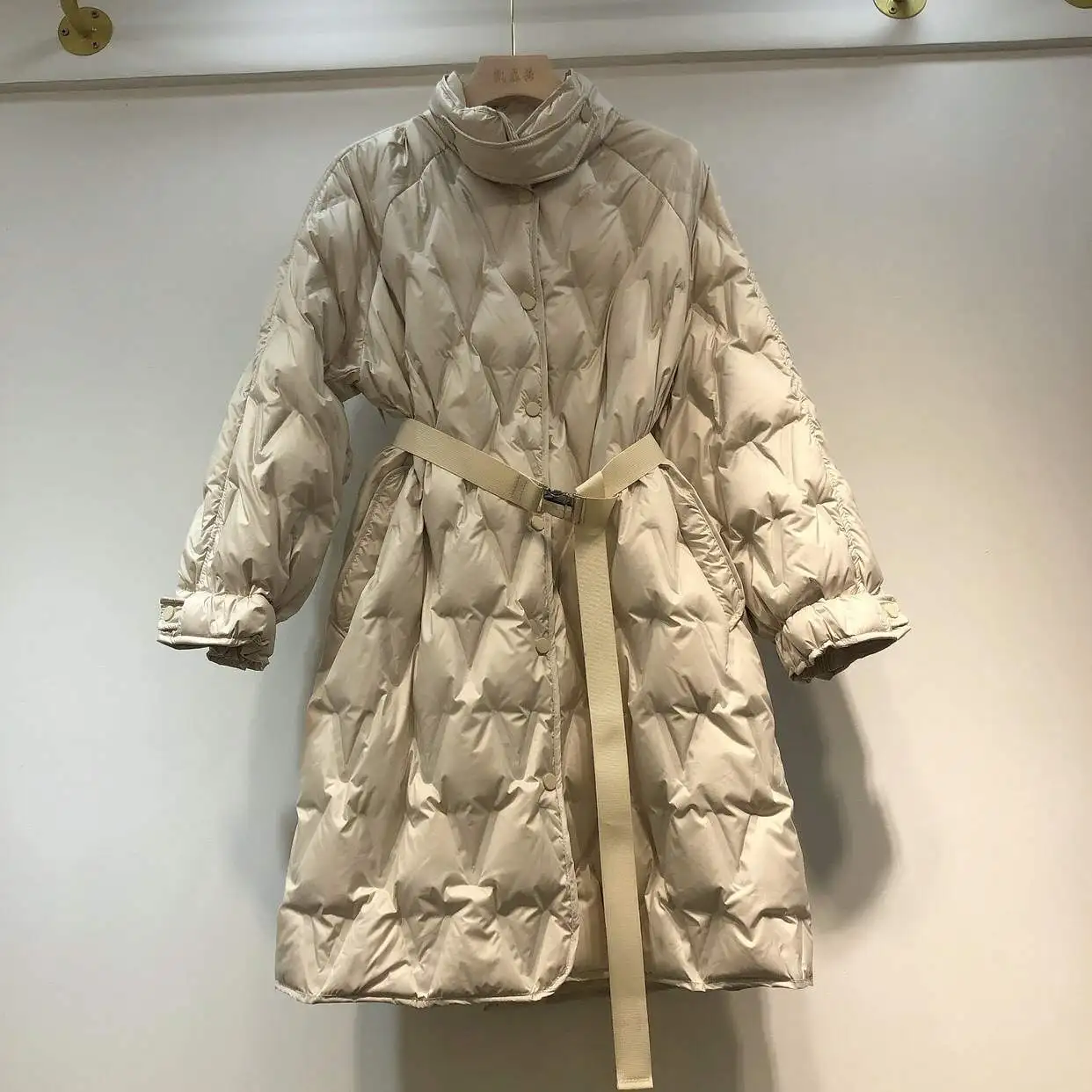 

New Women's Lightweight Stand Collar down Jaet Winter Faionable Midi Waist-Cinching Diamond Outerwear Commute Sle