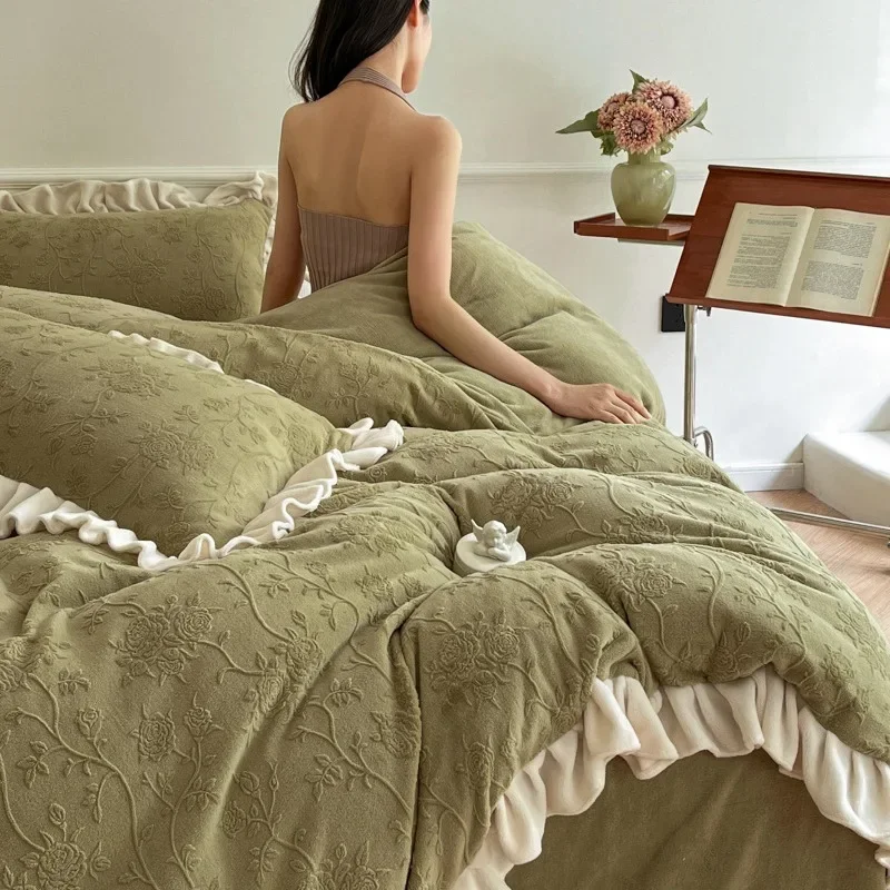 2023 New French Full Matte Carved Milk Plush Duvet Cover with Lace Princess Solid Color, Thick and Warm for Autumn and Winter