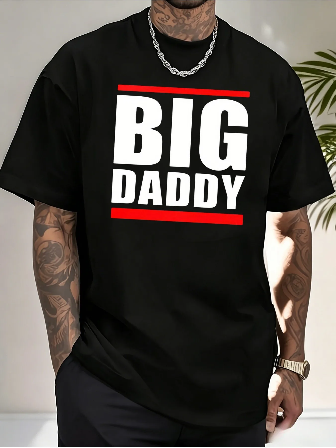 Men's Big Daddy Printed T-Shirt, Featuring Eye-Catching White Lettering with Red Stripes, Casual and Comfortable, Suitable for Everyday Wear, Available in Size S, Fashionable Design Loved by Tattoo Enthusiasts and Trendsetters, Su_01 Model Is the Ideal Choice
