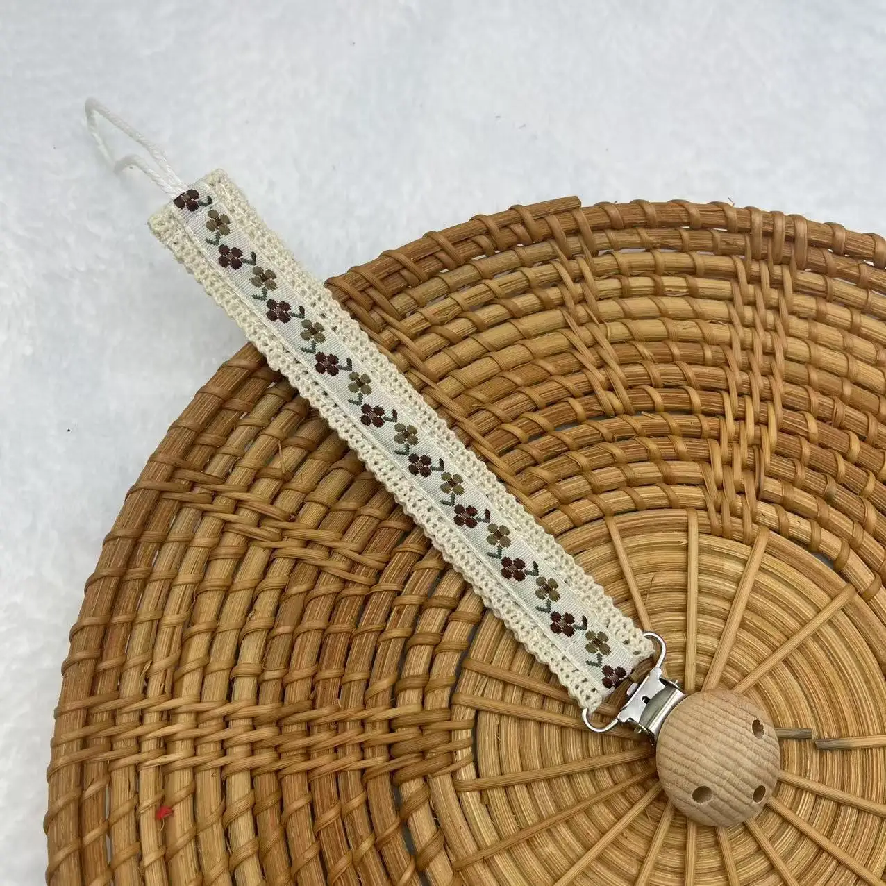 

Ретро-зажим для детских пустышек с цветочной вышивкой для девочек, кружевной цветочный зажим для пустышек для новорожденных, аксессуары для кормления малышей