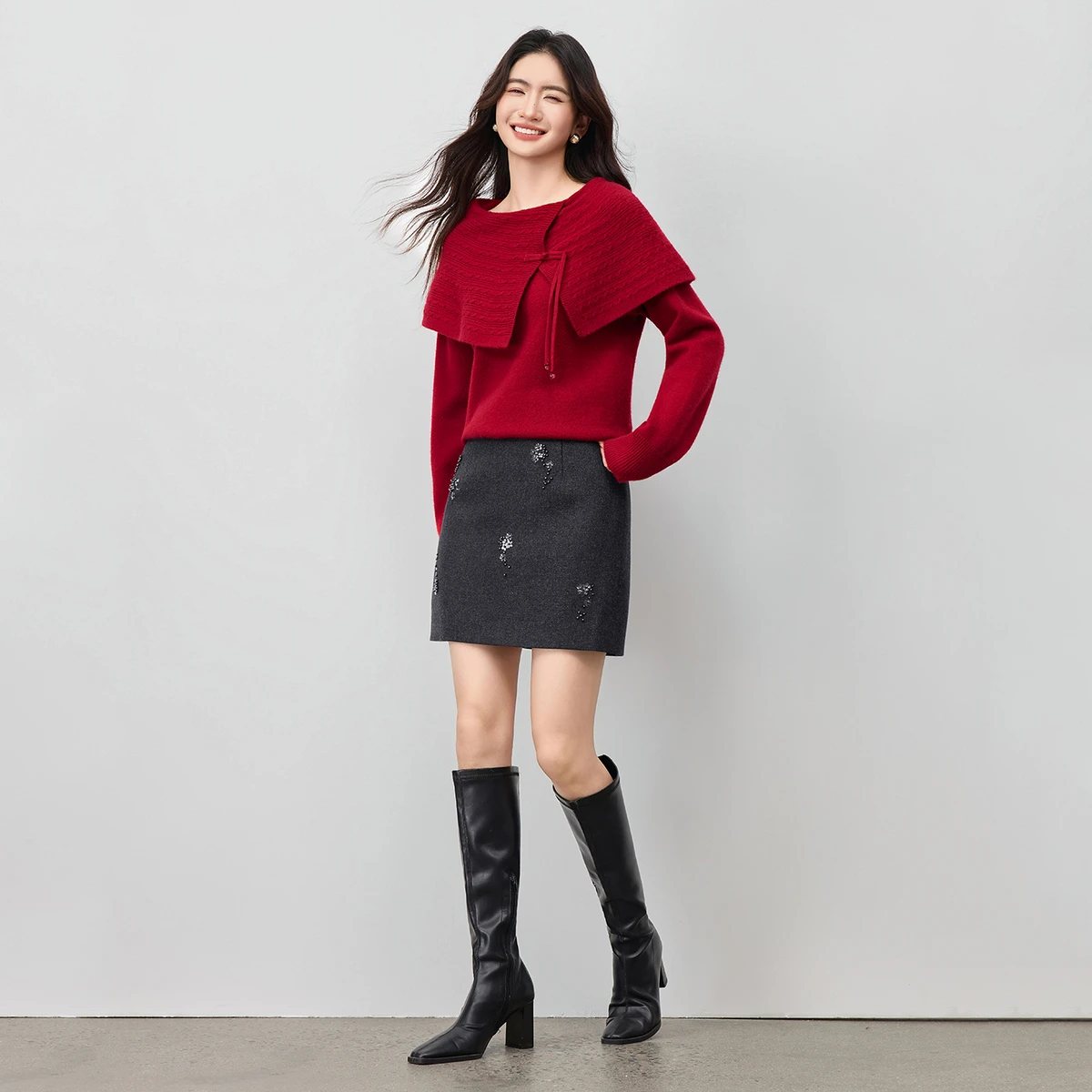 سترات نسائية بياقة شال على الطراز الصيني من SENTUBILA لخريف 2025 بلوفرات فضفاضة عالية القوة محبوكة أنيقة W54EE4040