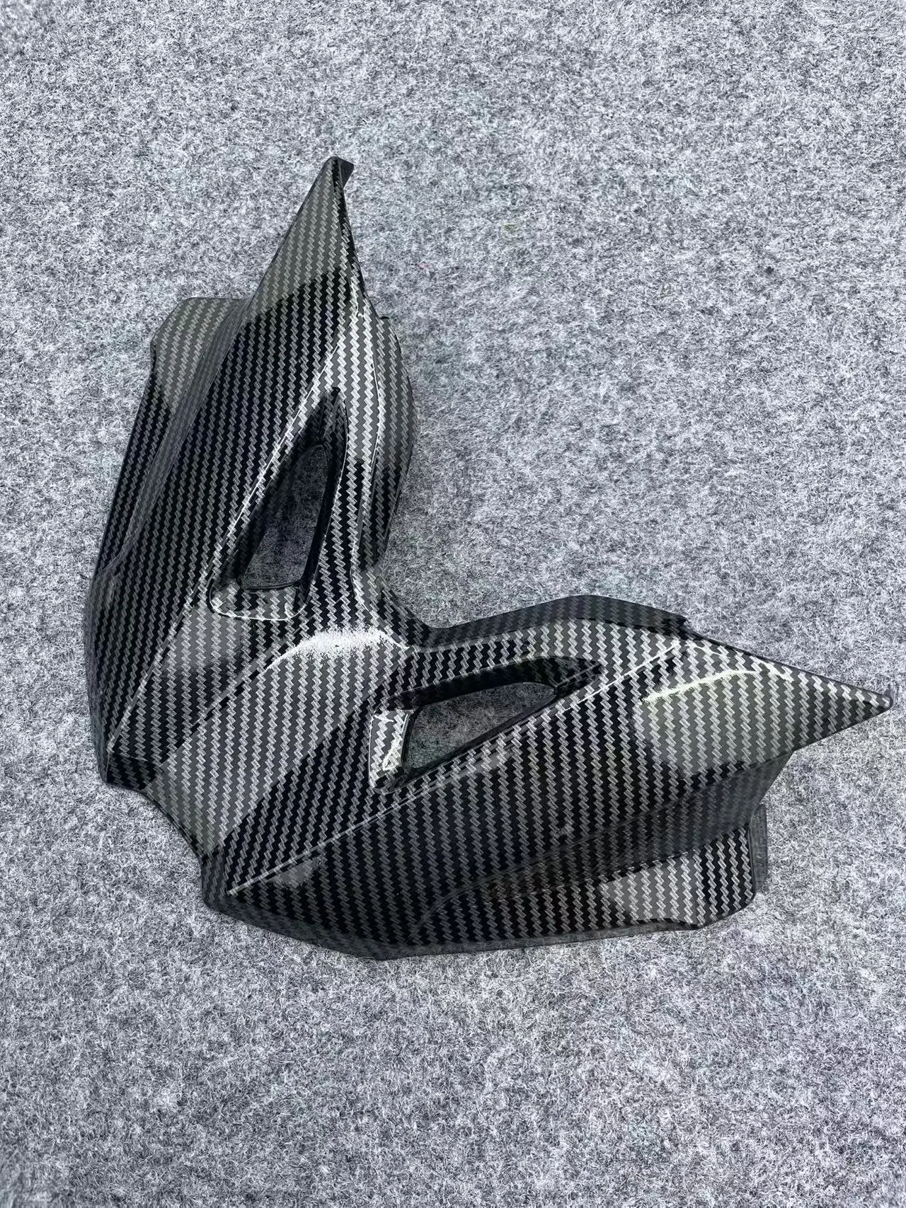 

Обтекатели из АБС-пластика для мотоциклов F850GS F750GS (типа «птичий нос») 2019-2024 годов, с покрытием под карбон.