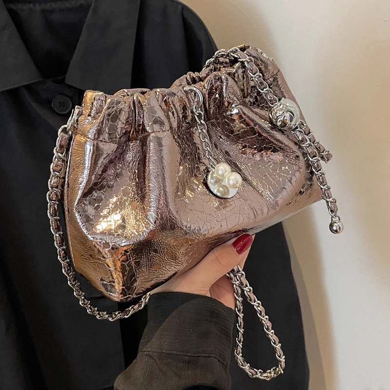 

Shiny Pu Leather Women Pleated Cloud Bag Silver Woven Chain Shoulder Crossbody Bags For Women Fashion Laser Bucket Bag Handbags