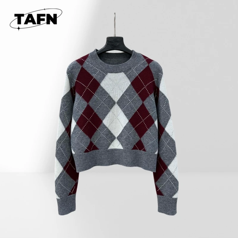 

Warm Chunky Knit Sweater for Men, Stylish and Comfortable for Winter Cozy & Timeless Design for Cold Days AI0306