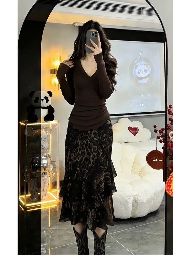 Retro Coffee Color Leopard Print Asymmetrical Slim Fit  Skirt Women's Early Spring Fashion Design Sensation Slimming Body...
