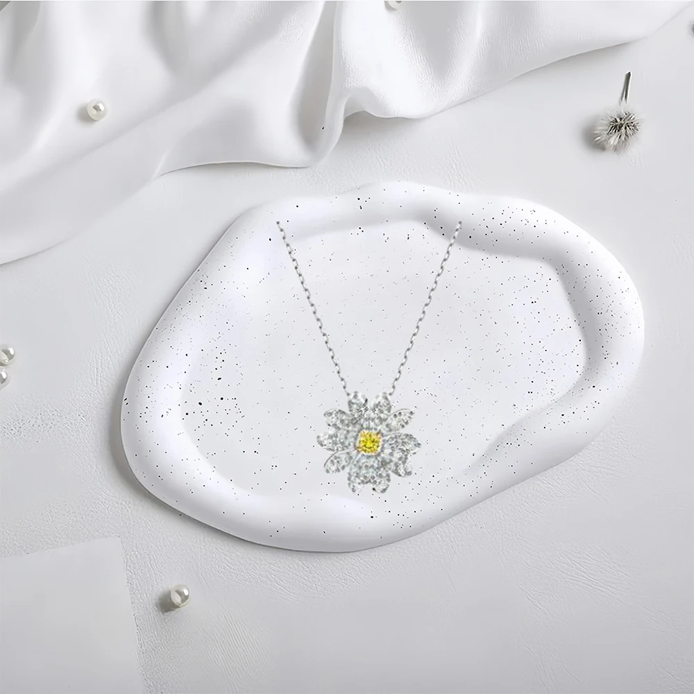 

2025 Hot Selling Brand Women's Necklace Fashionable, Simple, Luxurious Jewelry Suitable for Gifting To Friends