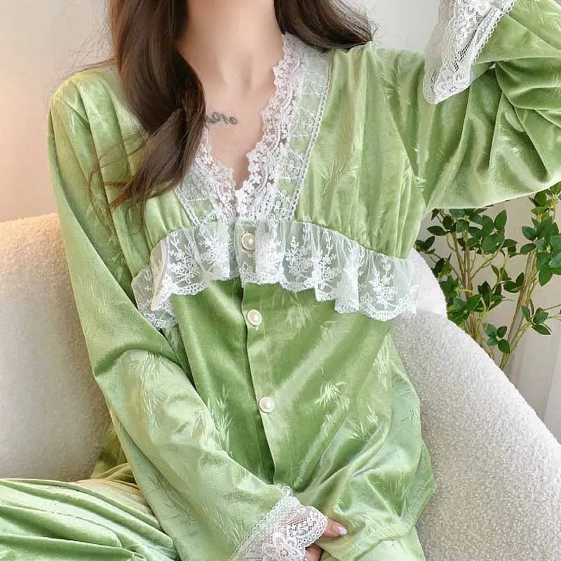 French Sweet Palace Princess Style Pajama Set Sexy Lace Lace Home Clothes Winter Velvet Sleepwear Intimate Lingerie Nightwear