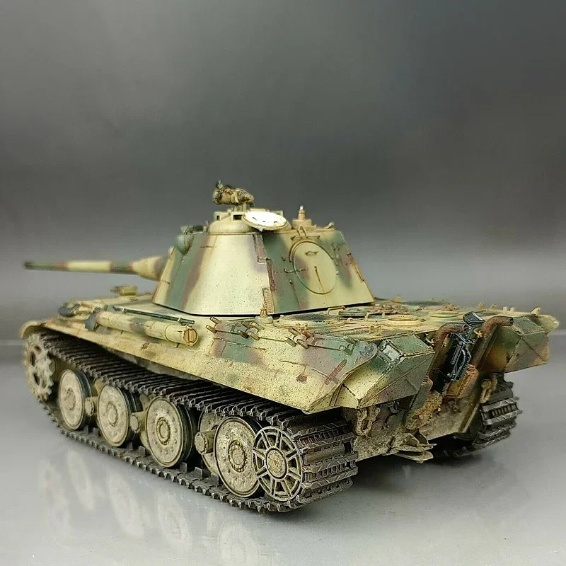 Amusing Hobby Modellbausatz im Maßstab 1:35 35A018 Mitteltank Panzerkampfwagen Panther II