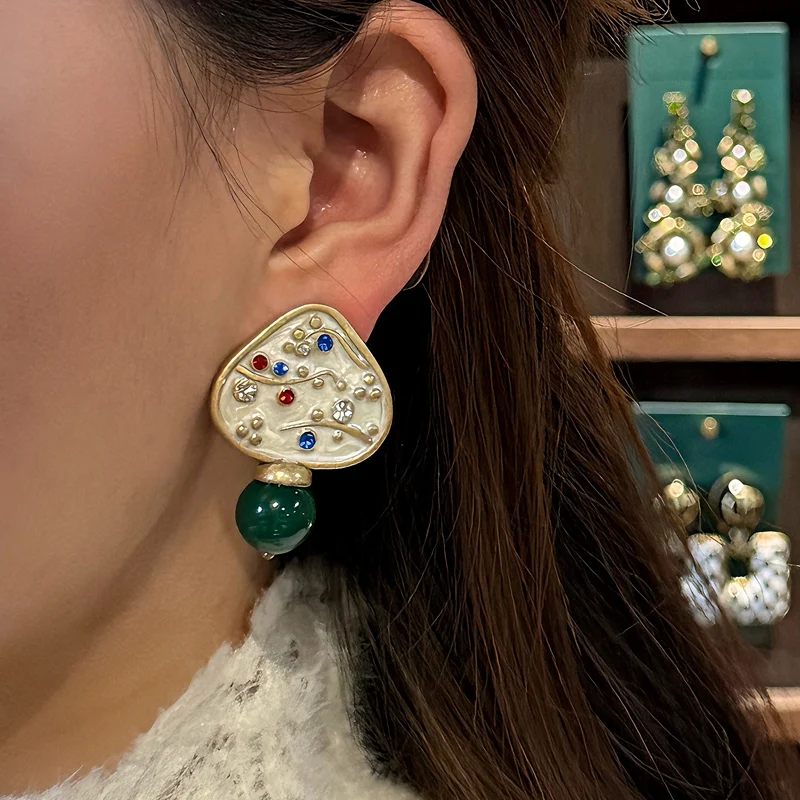 

Vintage White Stud Earring Green Agate Triangle Enamel For Woman Accessories Gold Color Rhinestone Wedding Jewelry Luxury 2026