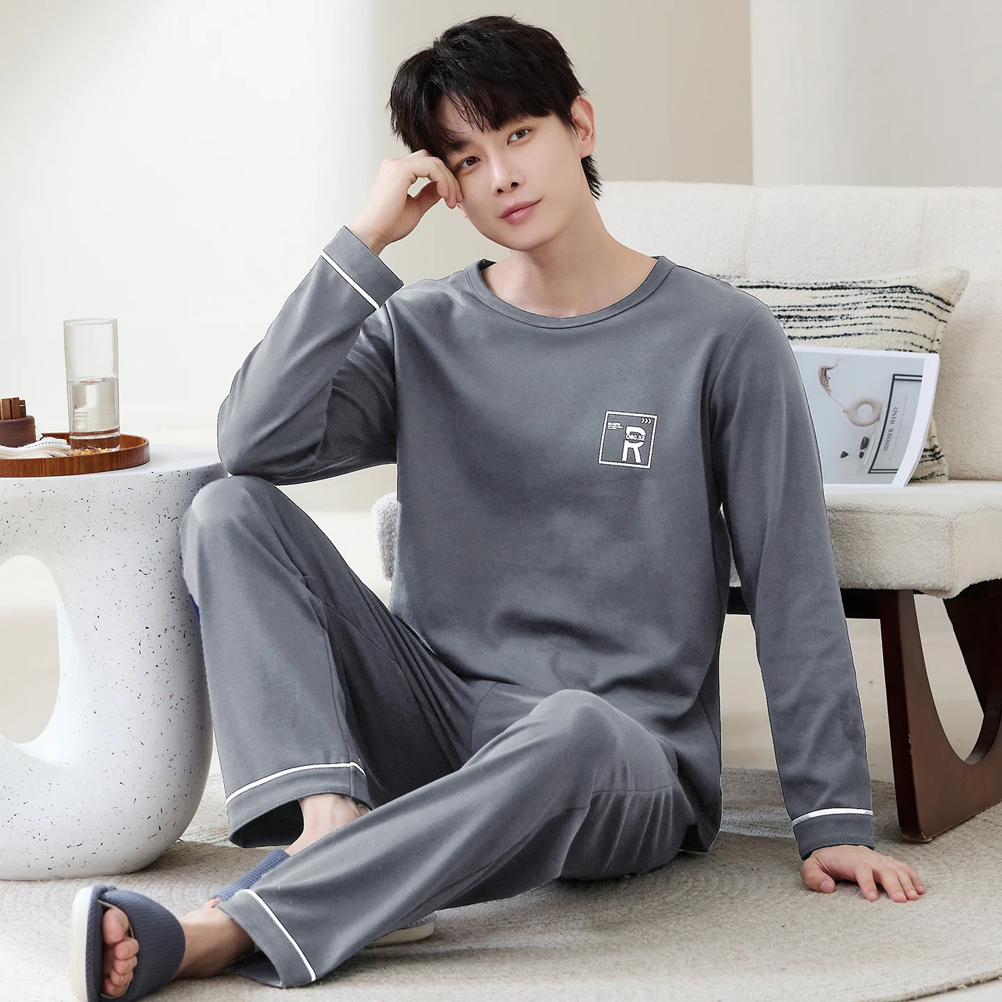 2025年新作 メンズ向けコットンパジャマセット 2点セット 長袖トップスとパンツ ホームウェア 寝間着 男性用パジャマ