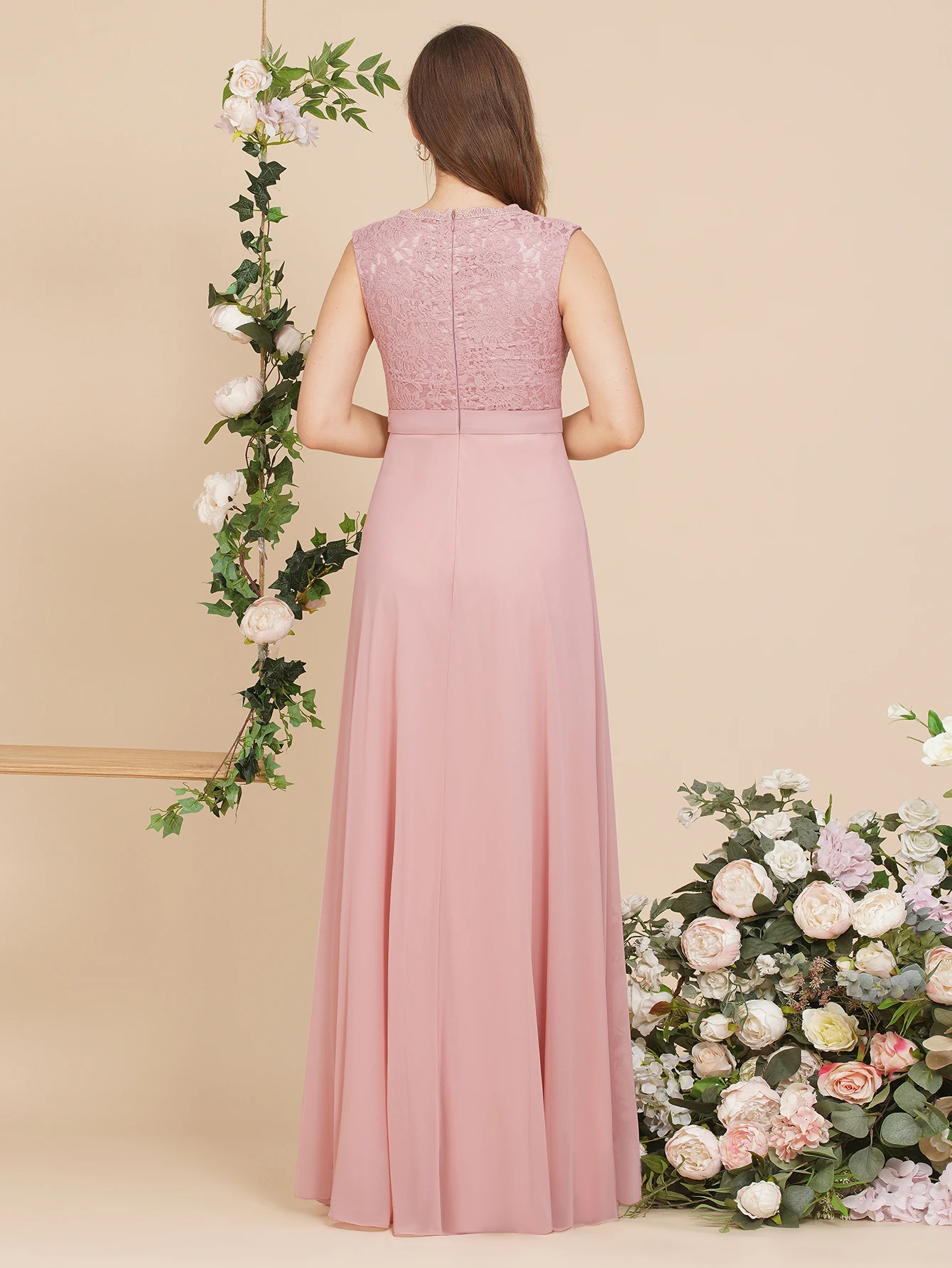 Dusty Rose Maxi Bridesmaid Dresses Chic and Elegant Sleeveless Lace Applique A Line Long Evening Gowns For Women Party Wedding