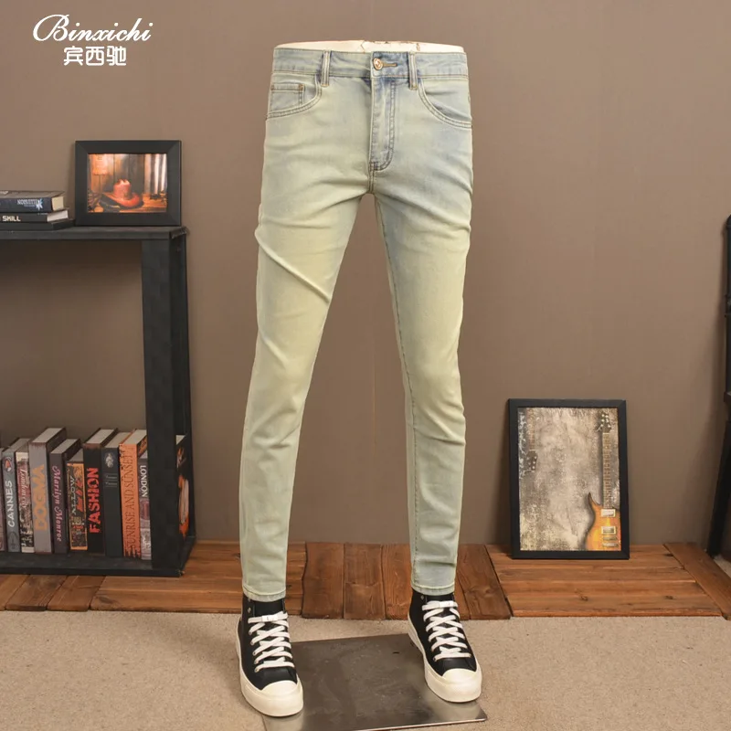 2025年夏 レトロライトカラージーンズ メンズ、ライトラグジュアリーでトレンディ、伸縮性がありスリム、小足、ヴィンテージカジュアルメンズパンツ