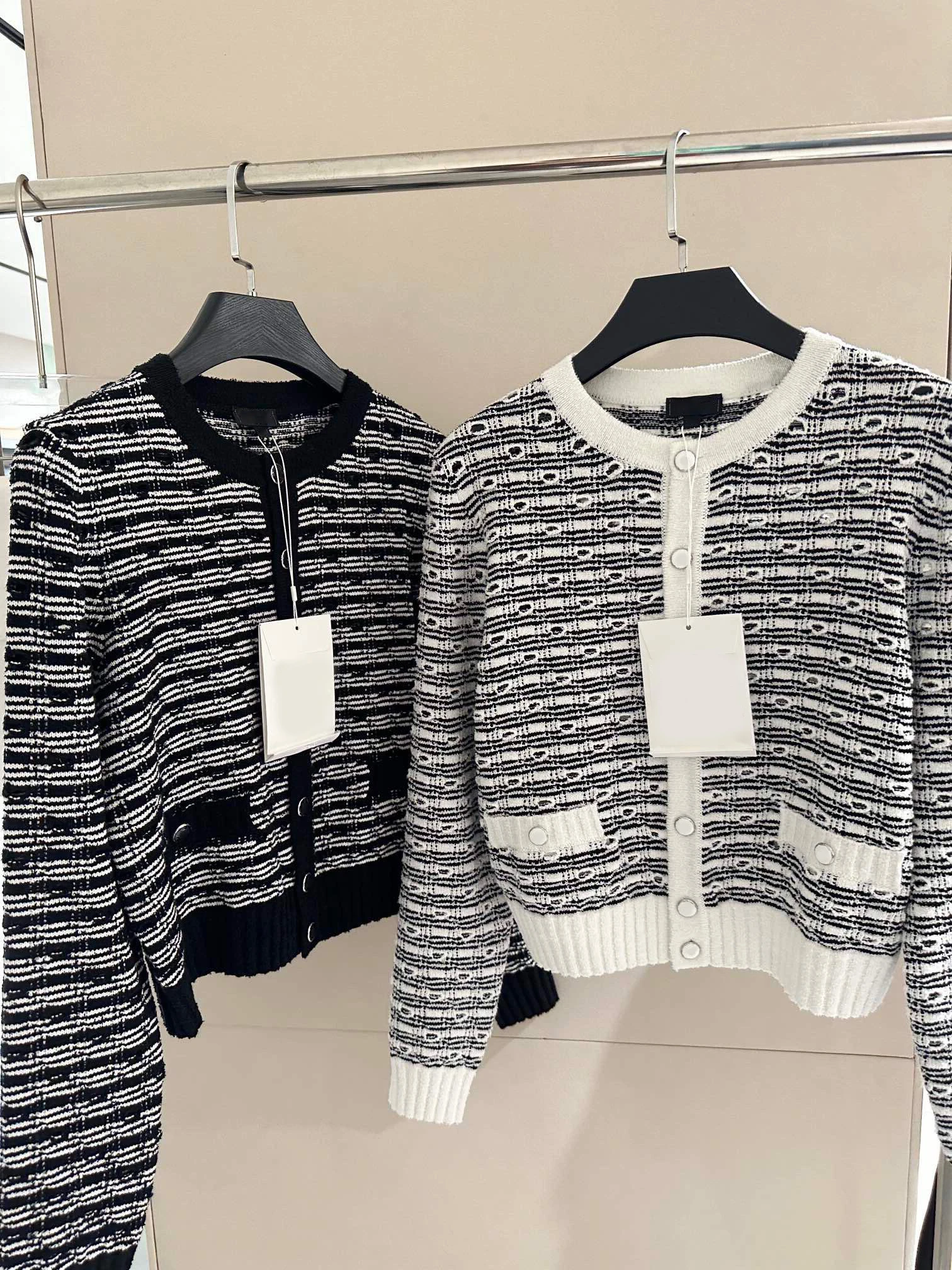 

Korean Style Knitted Cardigan Women's 2026 New Vintage Striped Short Top Ladylike Commute Style Regular Fit Long Sleeve