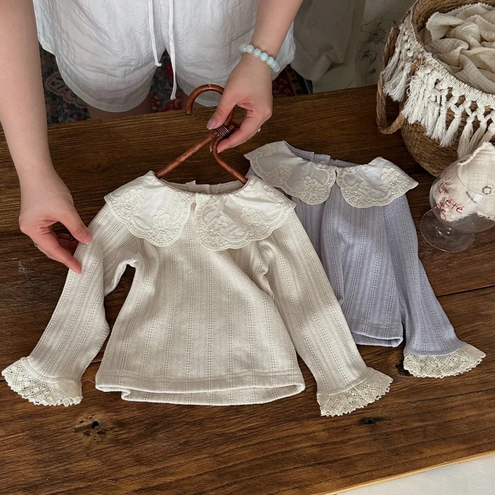 Langärmlige Strickbluse mit Spitzen-Peter-Pan-Kragen für kleine Mädchen, leichte, weiche Baumwolle, lässige Oberteile, Herbst-Outfit für Kinder, Alltagsoutfit – Detail 4