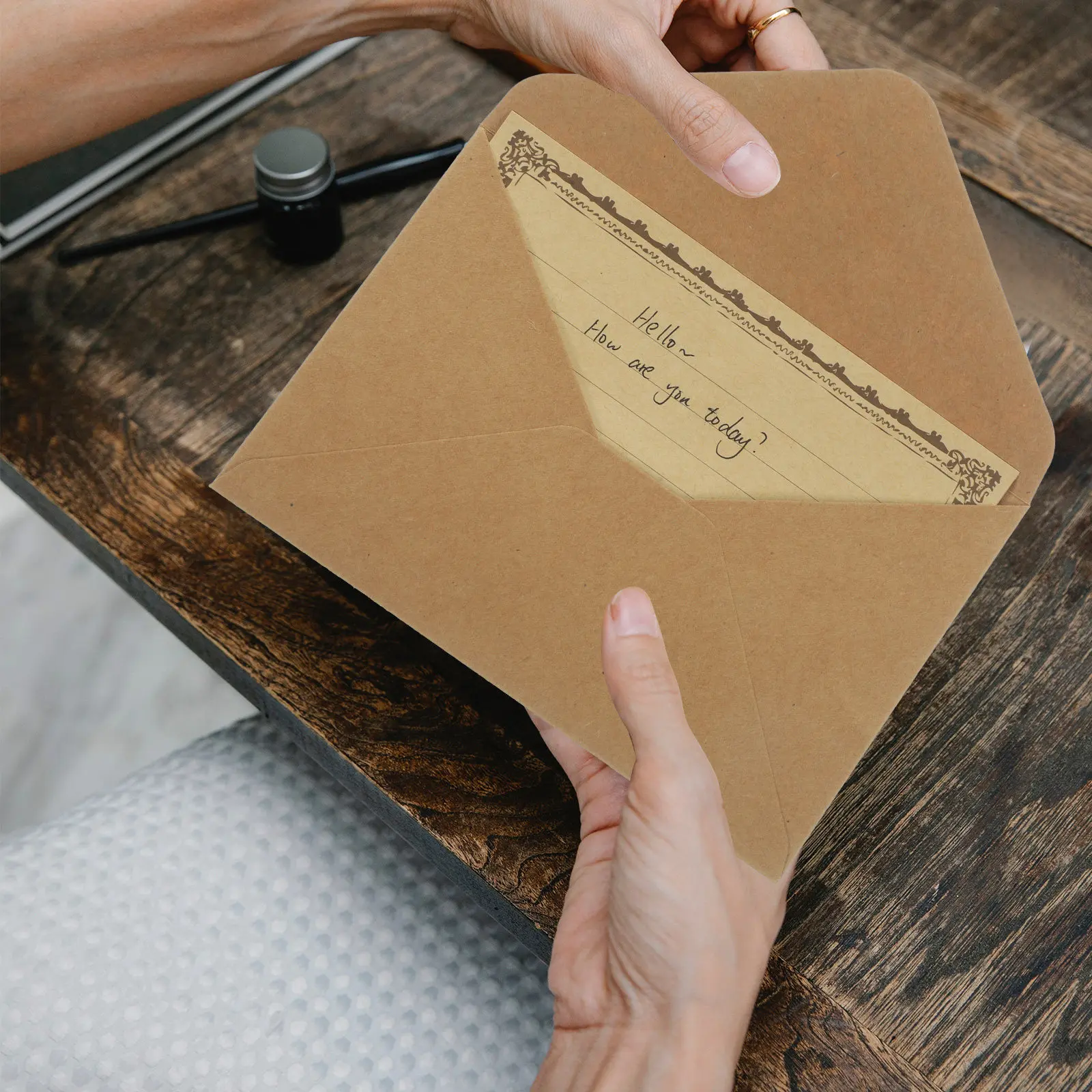 

2 комплекта ретро-наборов для письма: бумага и конверты, плотная гладкая бумага для писем с красивыми узорами, для подарков и заметок