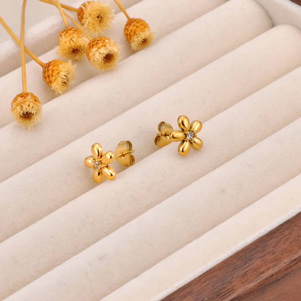 JeeMango البسيطة الزركون 5 أوراق زهرة أقراط مطلية بالذهب موضة المرأة أقراط مجوهرات من صلب لا يصدأ اكسسوارات E25024