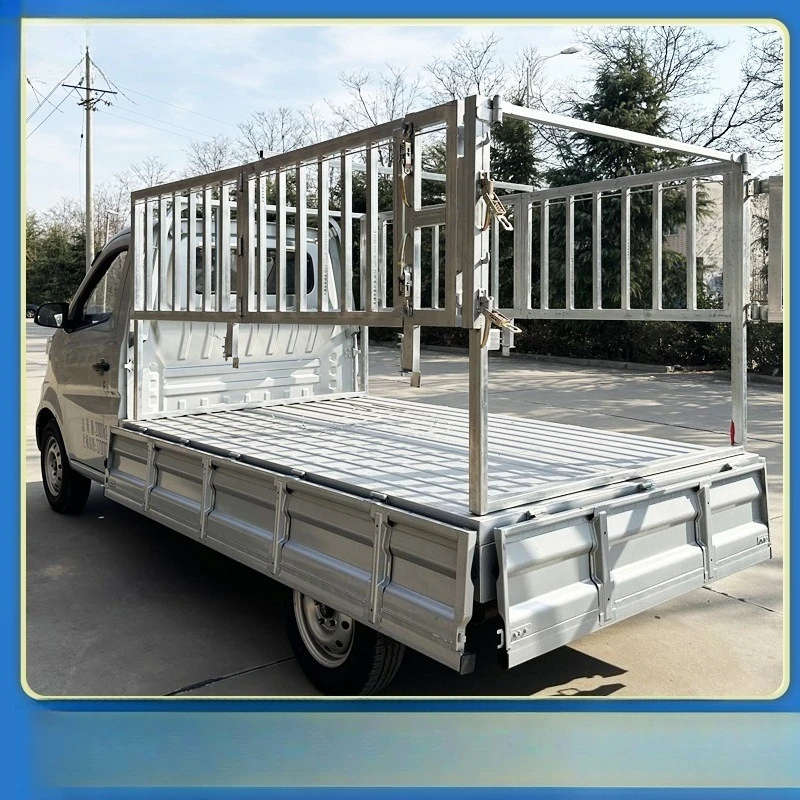 The flat truck is replaced by a high fence, the high fence in the truck is installed with a folding high fence, and small t