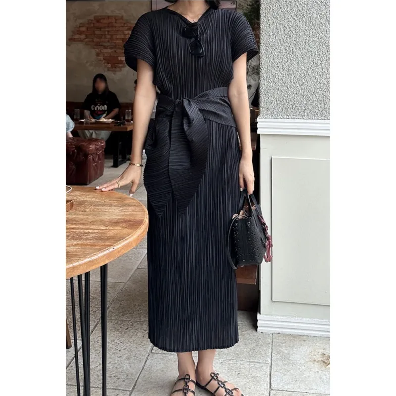 Elegant Minimalist Short Sleeve Pleated Draped Loose Straight Cut Slimming Dress City Walk Suitable All Seasons H-Shape