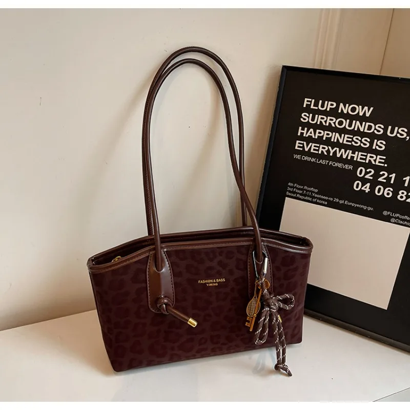 

Большая сумка с леопардовым принтом 2026, просторная сумка на плечо и подмышки, стильная женская сумка для поездок на работу и моды на открытом воздухе