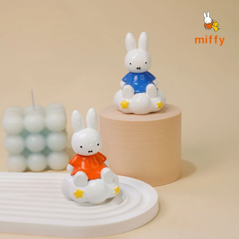 Kawaii Miffy ตุ๊กตาการ์ตูน Dopamine ตัวเลขรถเรซิ่นโต๊ะเครื่องประดับอะนิเมะสร้างสรรค์ตกแต่งบ้านที่สมบูรณ์แบบของขวัญวันเกิด