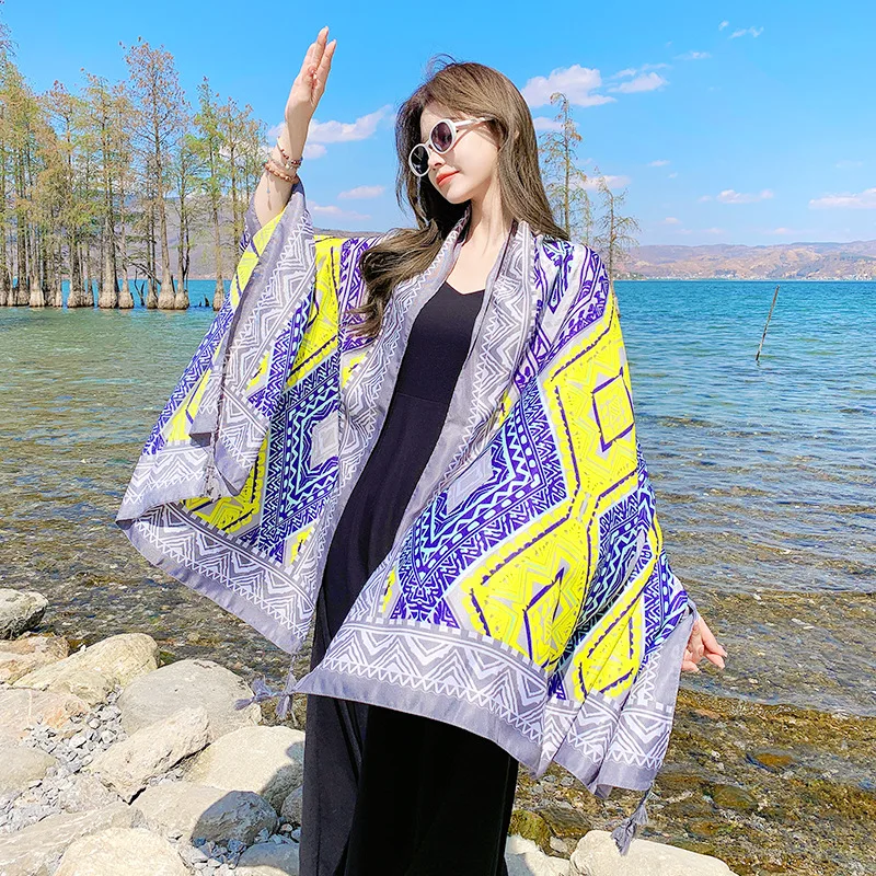 

Soft, comfortable, and breathable scarf Fashionable yellow and blue-shaped sunshade beach towel Shawl holiday travel