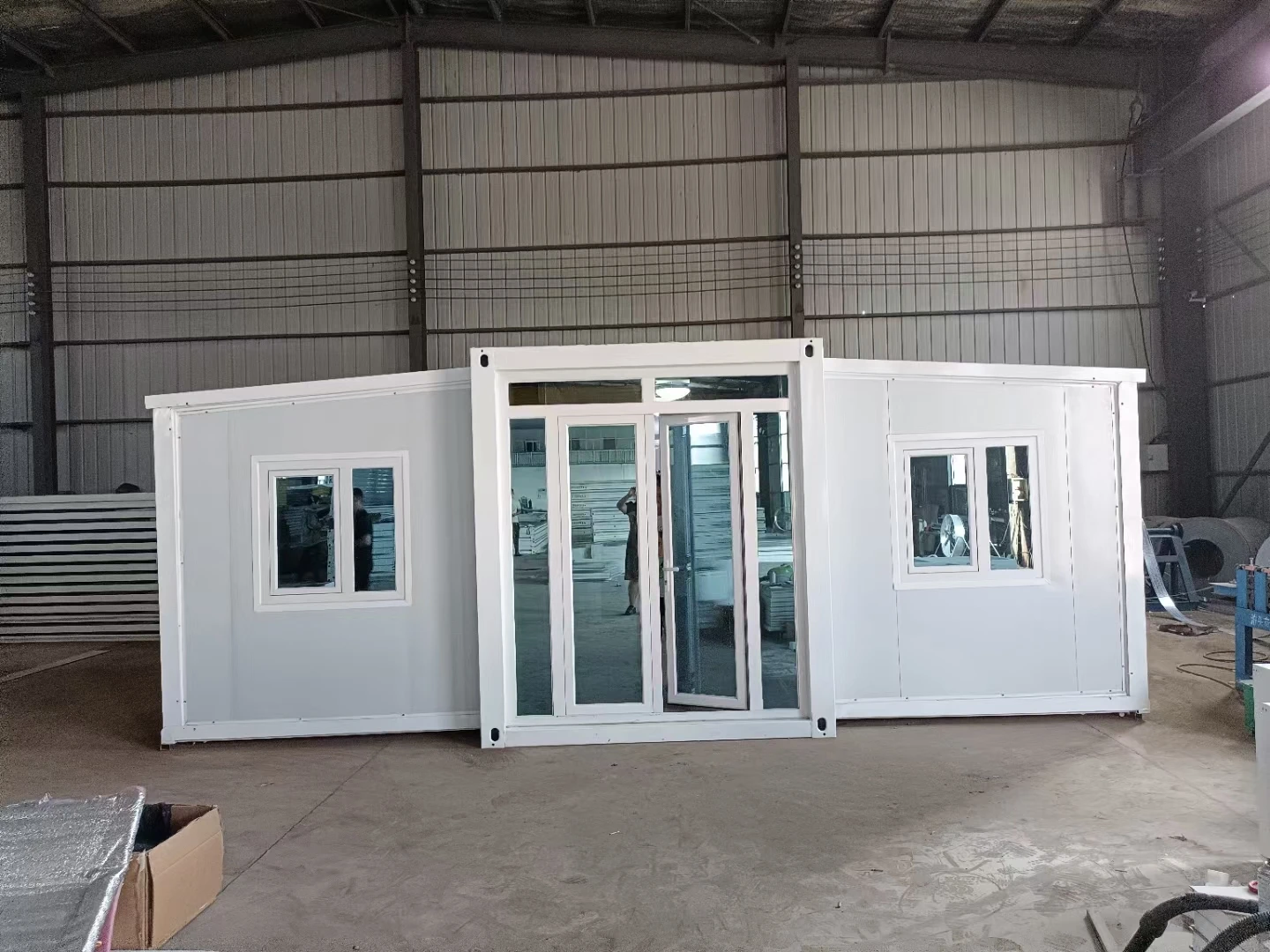 YG Flat Pack Container House 20ft 40ft Prefab Modular Container House Living Container House Home