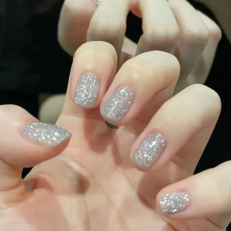 24Pcs Glitter Fake Nails Krótkie Okrągłe Fałszywe Paznokcie z Błyszczącym Puderem Prosty Pełny Pokrycie Tipsy Do Noszenia Naciśnij na Paznokcie