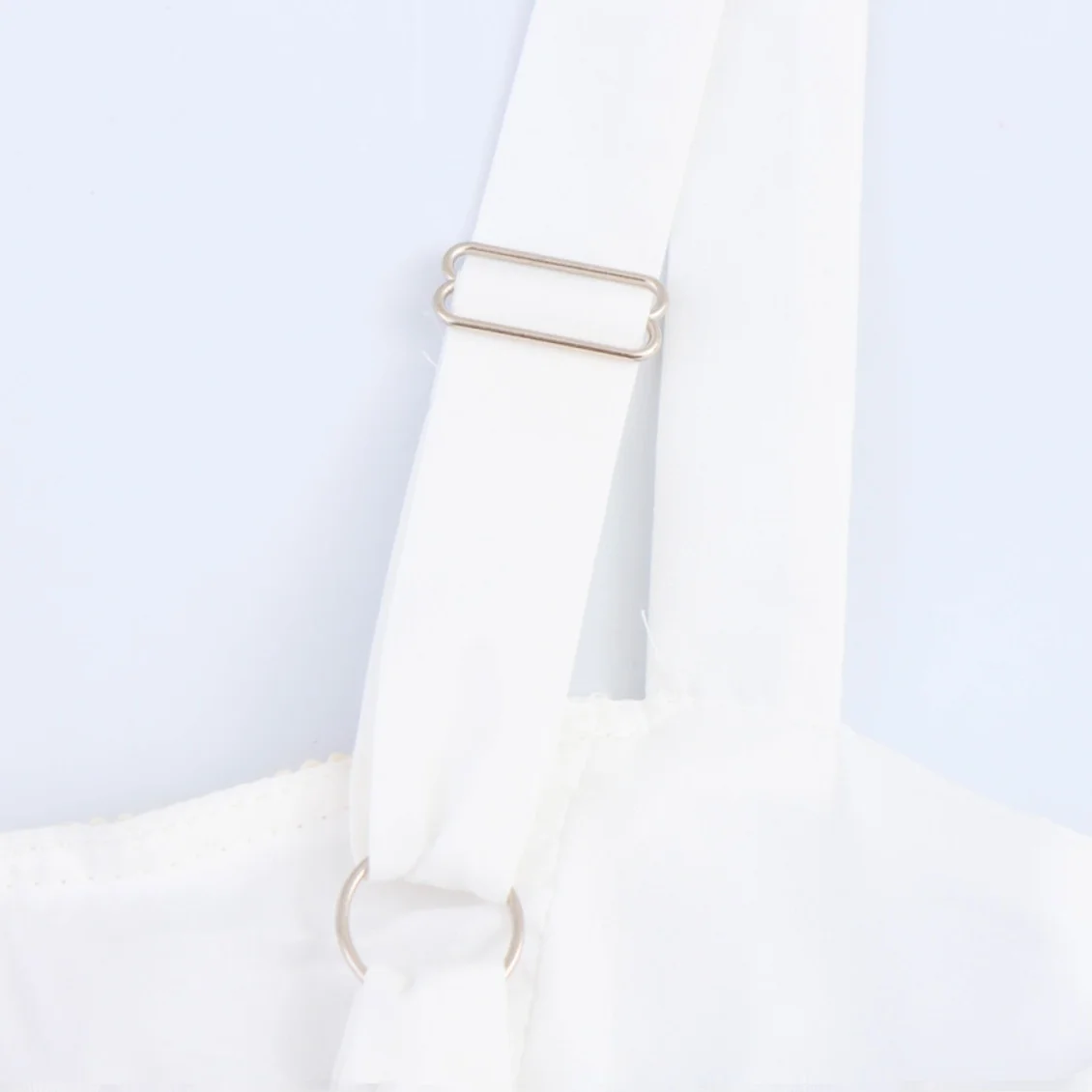 JNLEAOG ชุดเดรสฤดูใบไม้ร่วงสำหรับผู้หญิง ดีไซน์ใหม่ แต่งขอบระบาย ช่วงเอวผูกเชือก สายเดี่ยว ทรงเอวสูง ผลิตจากเส้นใยโพลีเอสเตอร์ ช่วยให้ดูเพรียว