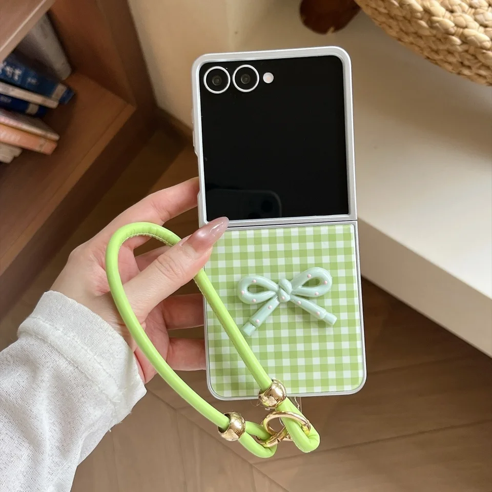 Funda de muñeca con patrón de lazo y cuadros escocés 3D INS para Samsung Galaxy Z Flip 8 7 6 5 4 Flip7 FE, PC de colores resistente a golpes 4