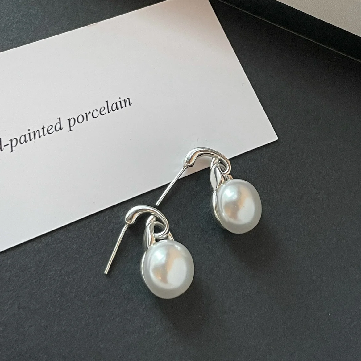 

Sophie Buhai Pearl Earrings Drop Design Versatile Ele Mixed Material Korean Sle round Ball Pattern New Condition for Women
