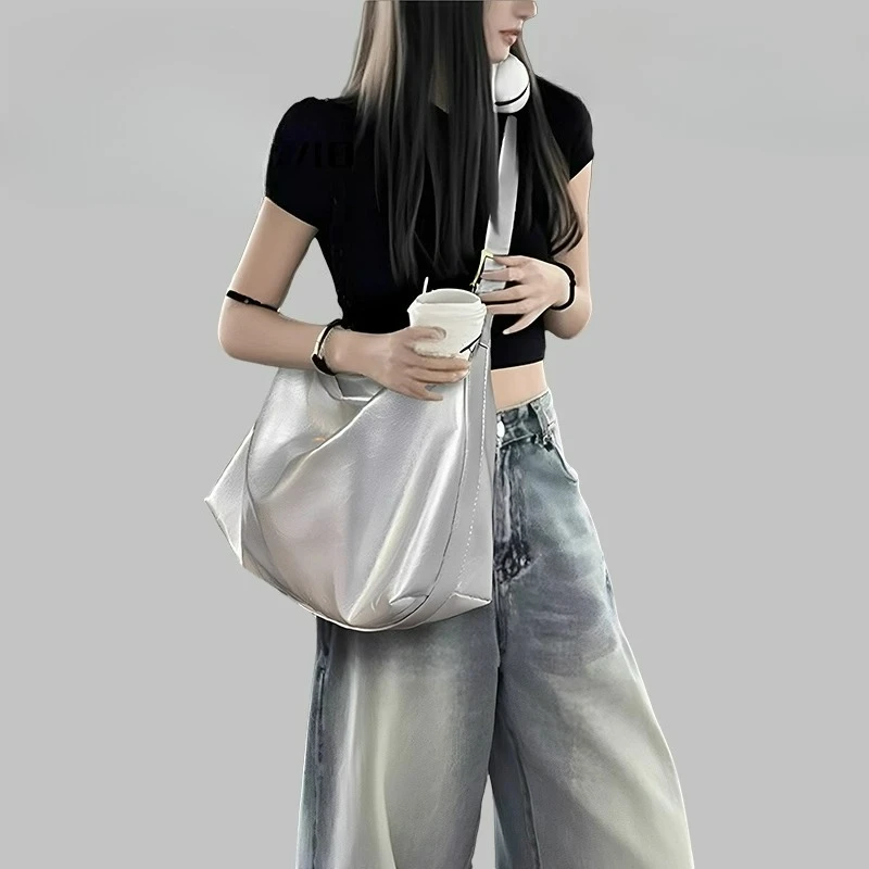 

2025 New Casual Versatile Soft Leather Large Capacity Tote Bag for Commuting Single Shoulder Crossbody Bags