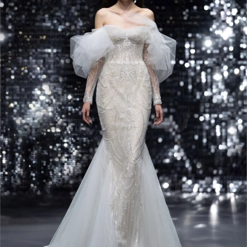 The new tail-of-the-line light luxury one-shoulder luxurious and textured chiffon dress from Fishtail